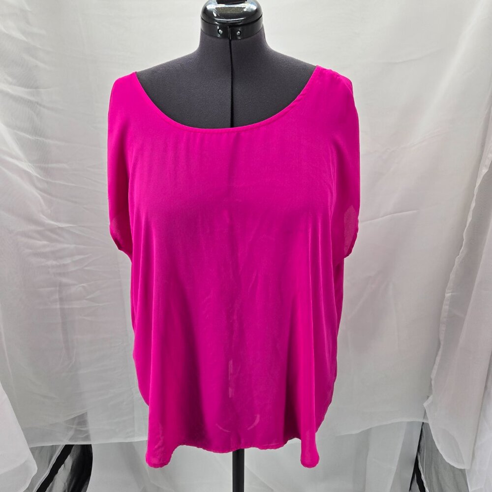 630-29 Torrid Hot Pink Georgette Ring-Back top blouse Size 1 (14/16)